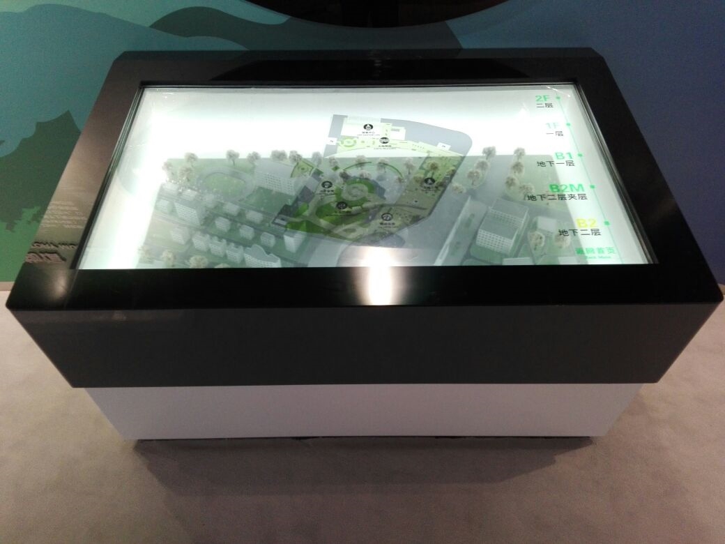 55寸透明液晶屏-上海科技馆
