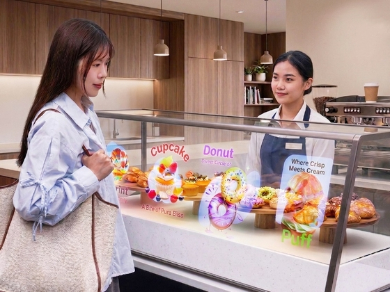 54寸透明MicroLED-甜点店展示橱窗应用